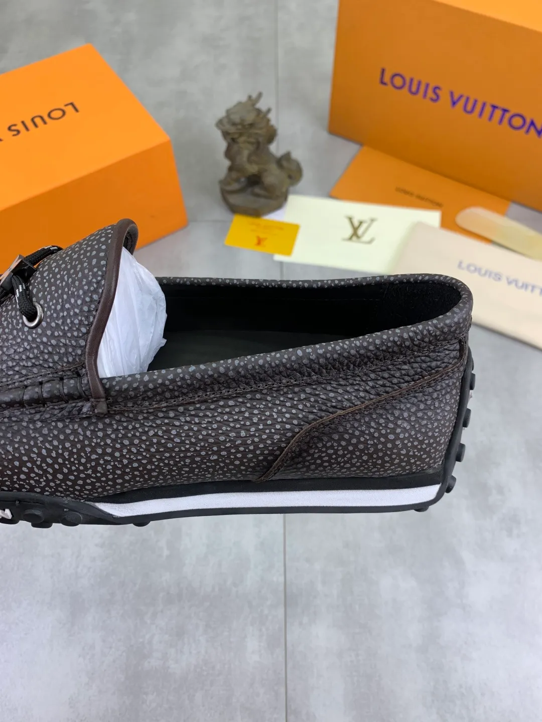Men's Men's Shoes 💰P640 New Style 💶[LOUIS VUITTON] Water-dyed Niuli Original Order New Style 🍀LV Louis Vuitton *——Top version of LV classic leather shoes! Made of imported original calfskin, original leather side strips and wear-resistant high-end rubber outsole! High quality products! Color: black optional Size: 39-45